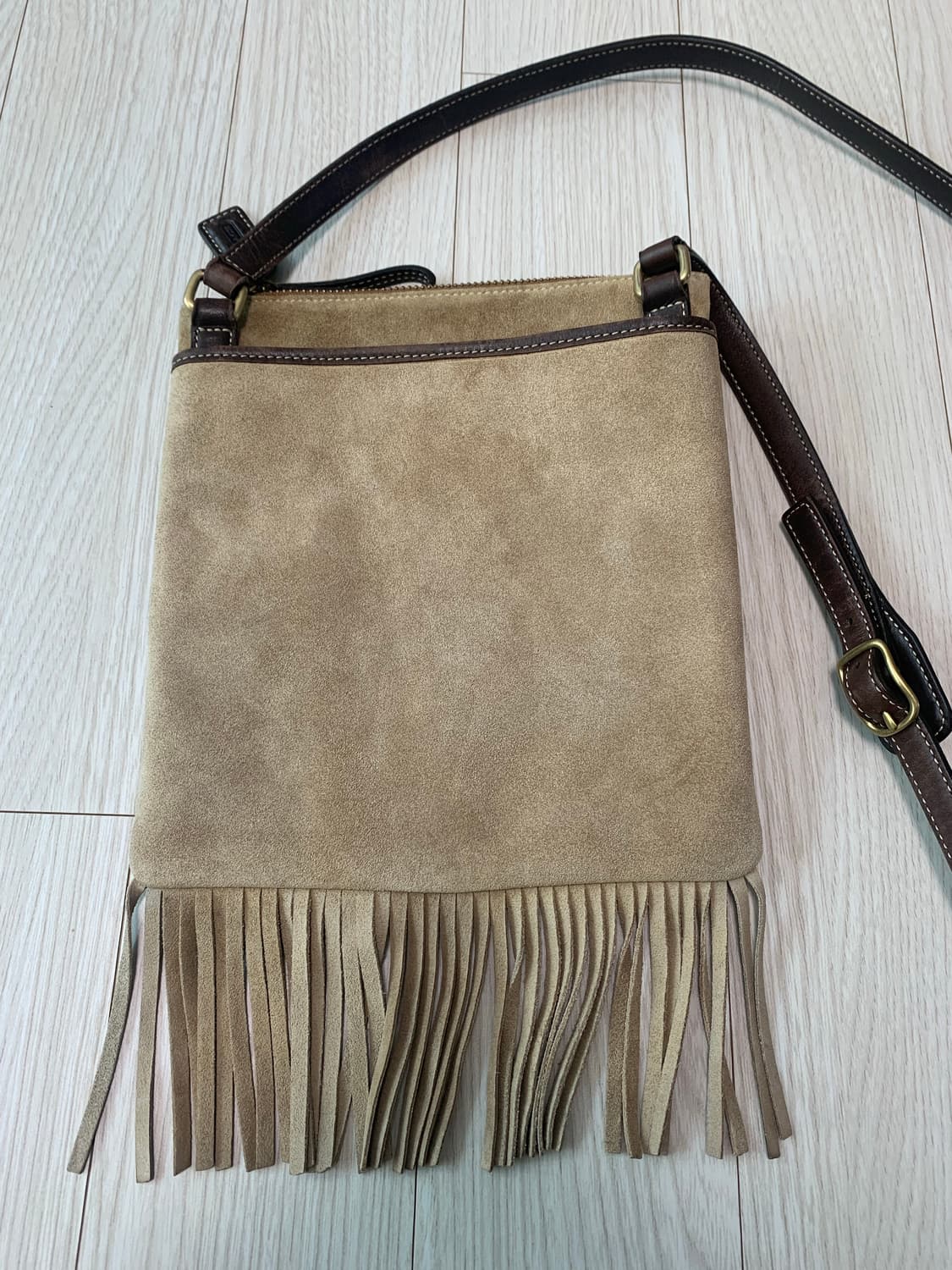 코치 스웨이드 태슬 크로스백 상품이미지6