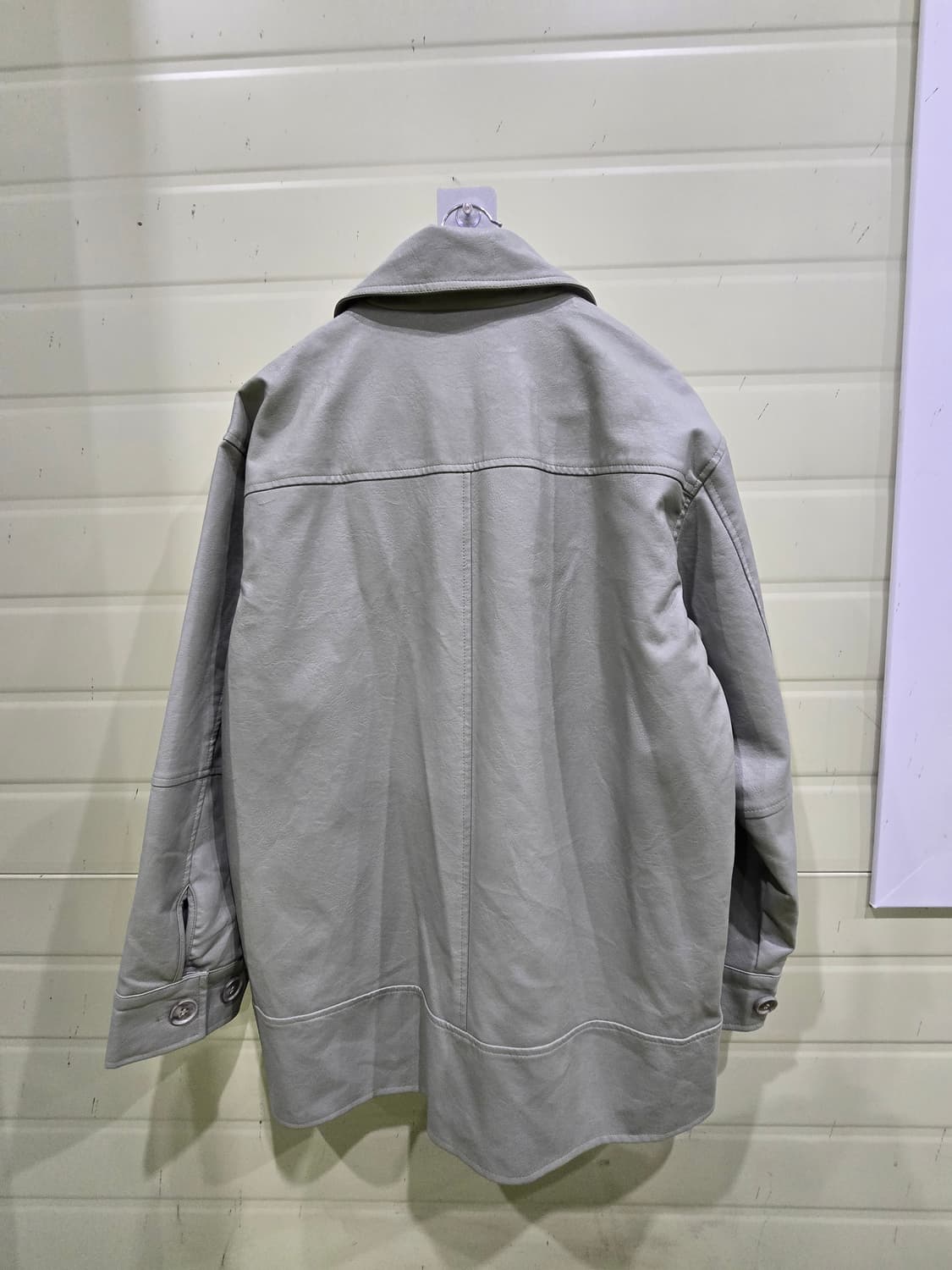 미니멀한 무드의 Moire 여성 가죽 자켓 상품이미지6