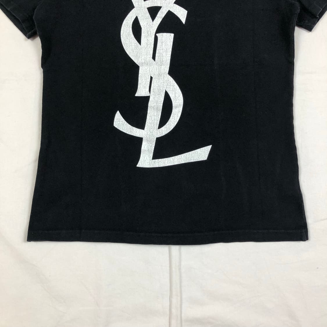 입생로랑 ysl 빅로고 프린트 반팔티셔츠 상품이미지4