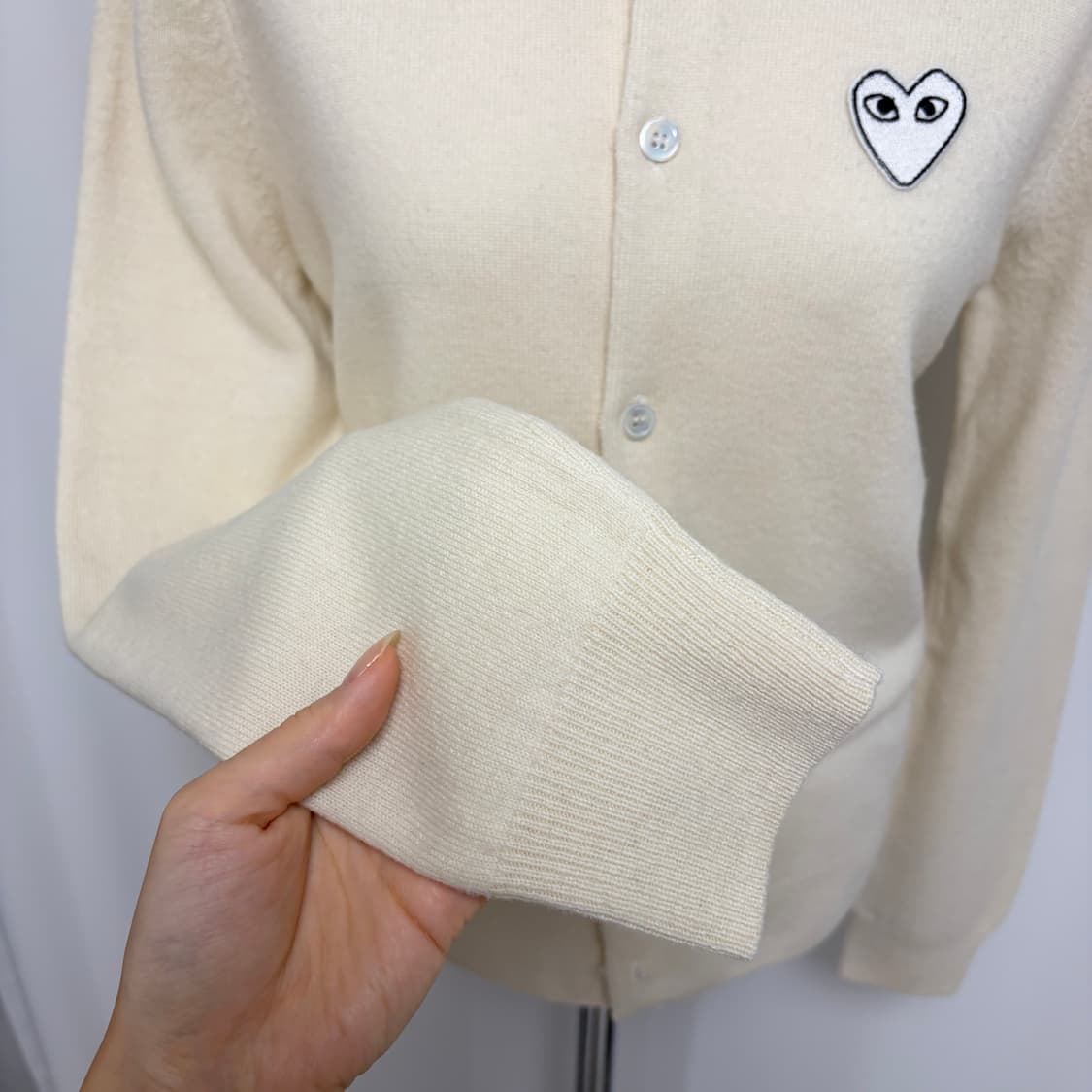 꼼데가르송 화이트 와펜 가디건 아이보리 상품이미지8