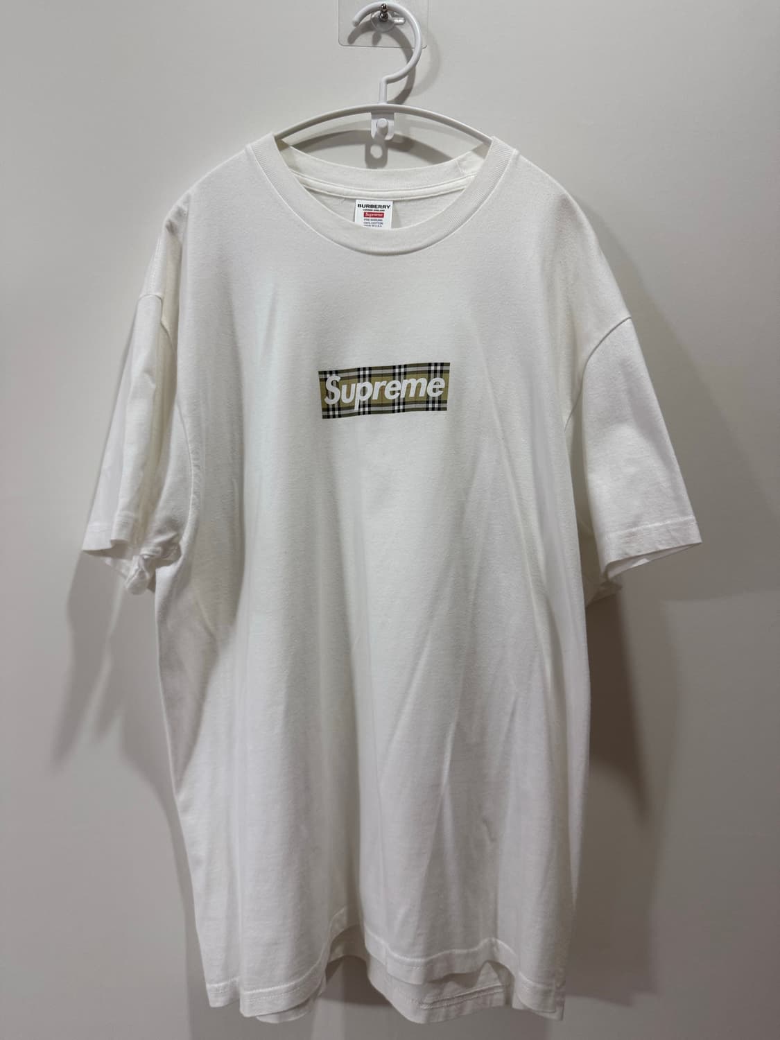 슈프림 x 버버리 박스로고 티셔츠 화이트  상품이미지1