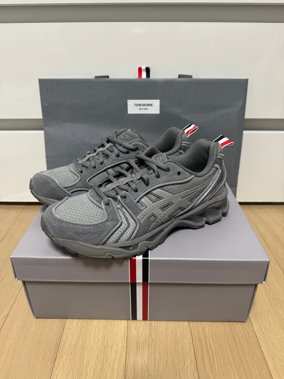톰브라운 아식스 젤카야노14 그레이 250 상품이미지2