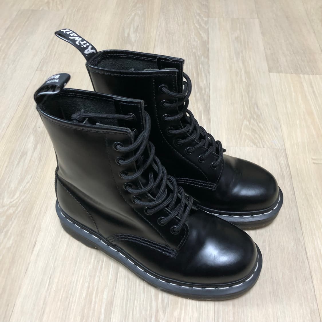(230) 닥터마틴 Dr.martens 1460 화이트 스티치 8홀 부츠 상품이미지9