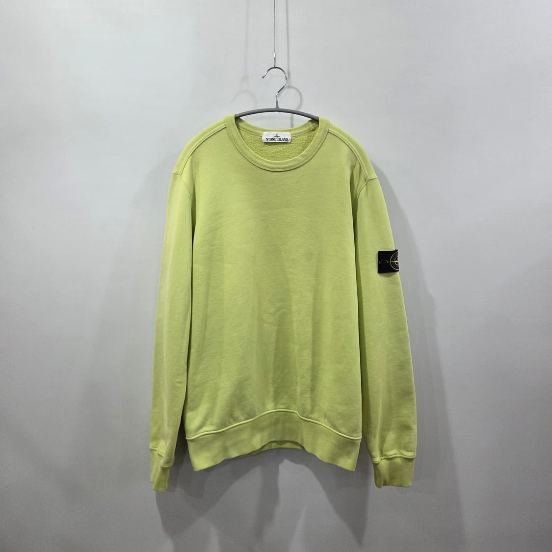 스톤아일랜드 와펜패치 맨투맨 L/100  상품이미지1