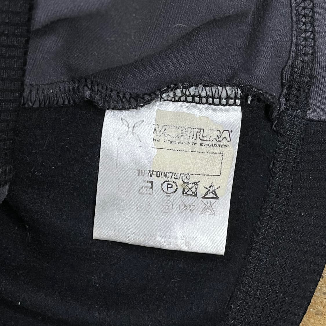 [정품/M] 몬츄라 블랙 기모 긴팔 집업 티셔츠 b14 상품이미지7