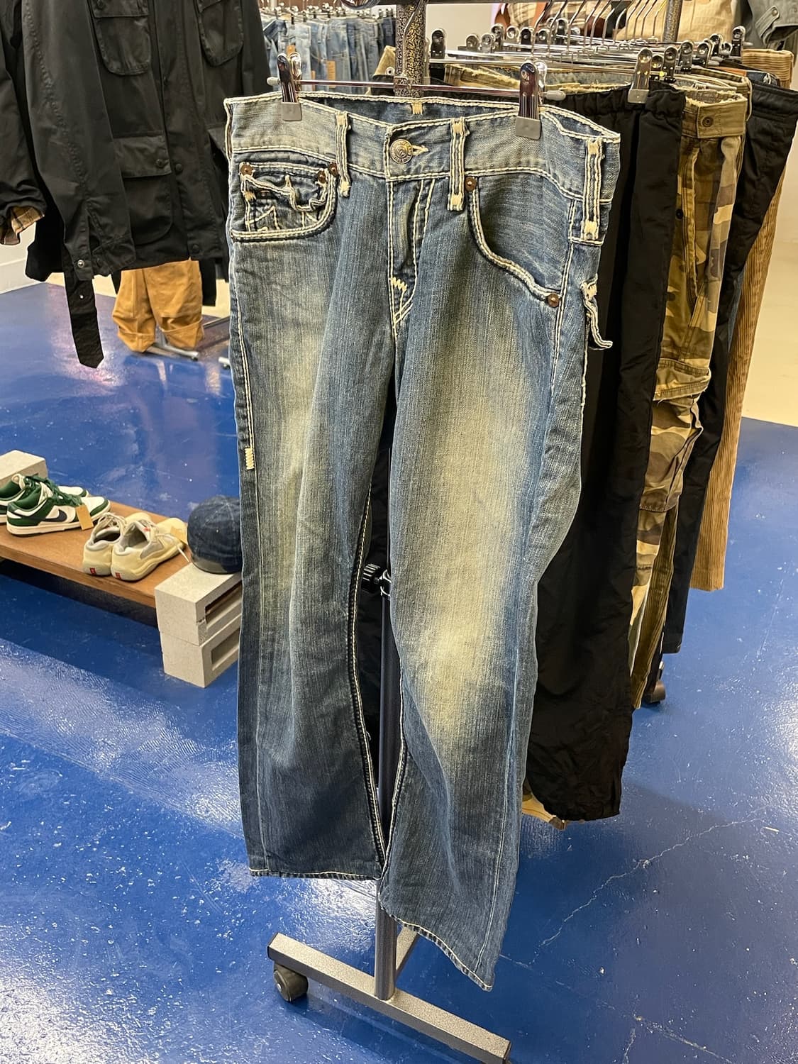 TR 트루릴리전 화이트 스티치 데님 팬츠 상품이미지7