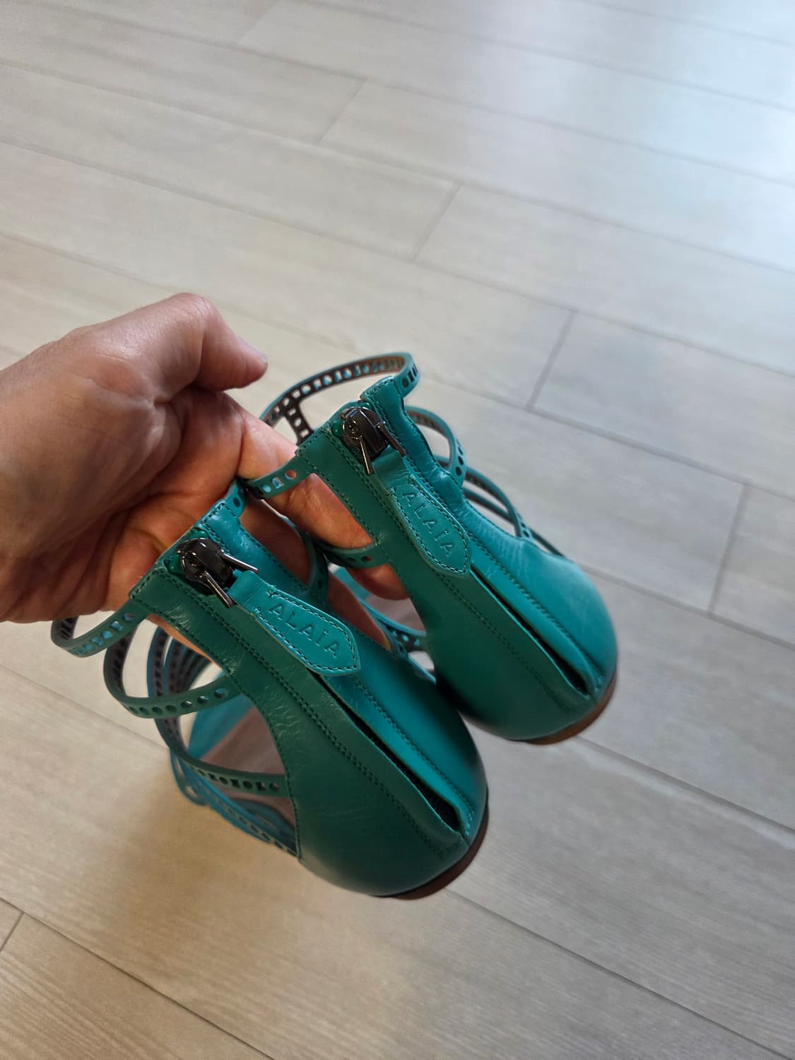 알라이아 글래디에이터 레이저컷 샌들 36 상품이미지2