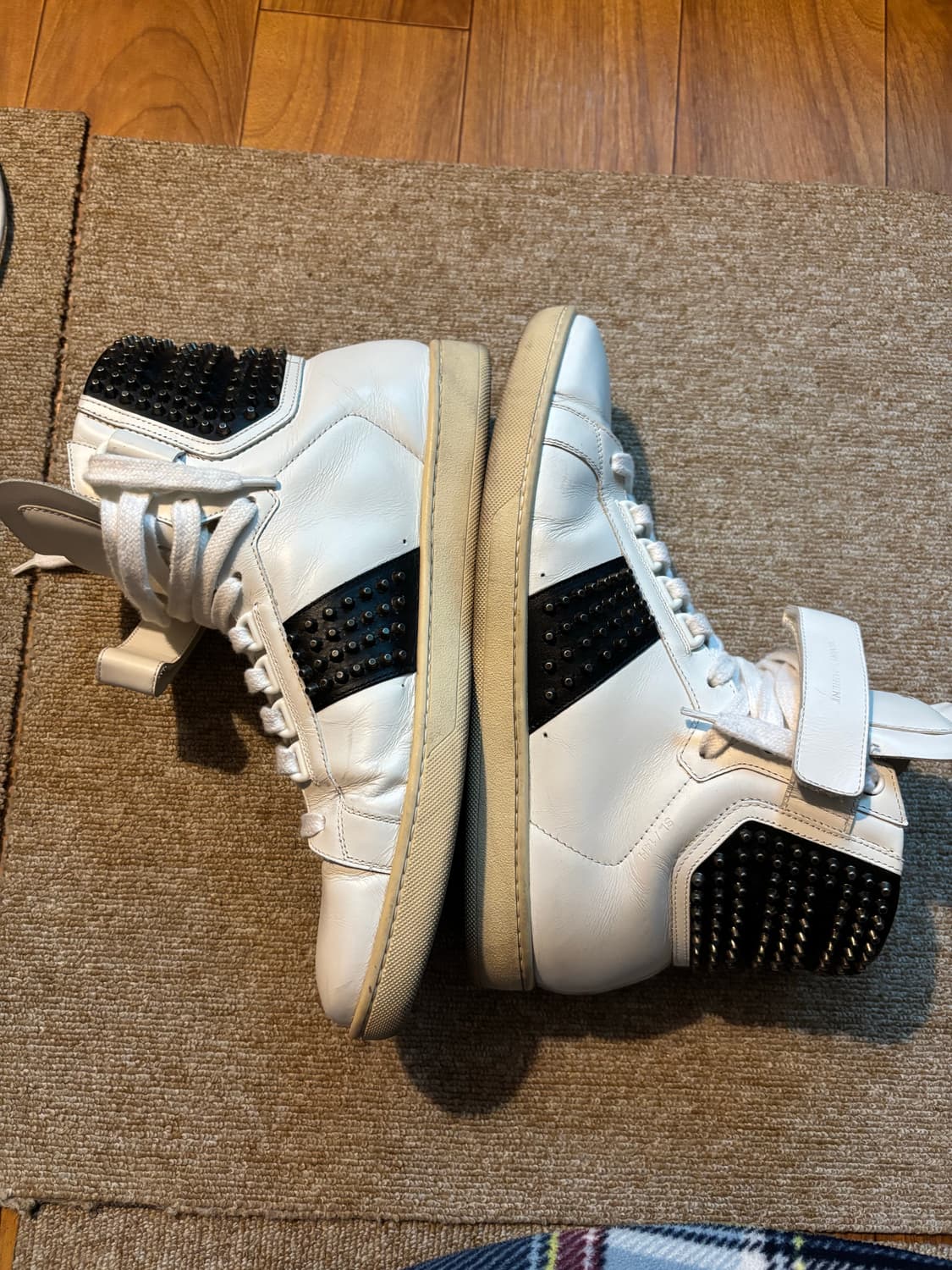 생로랑 스터드 하이탑 42 상품이미지3