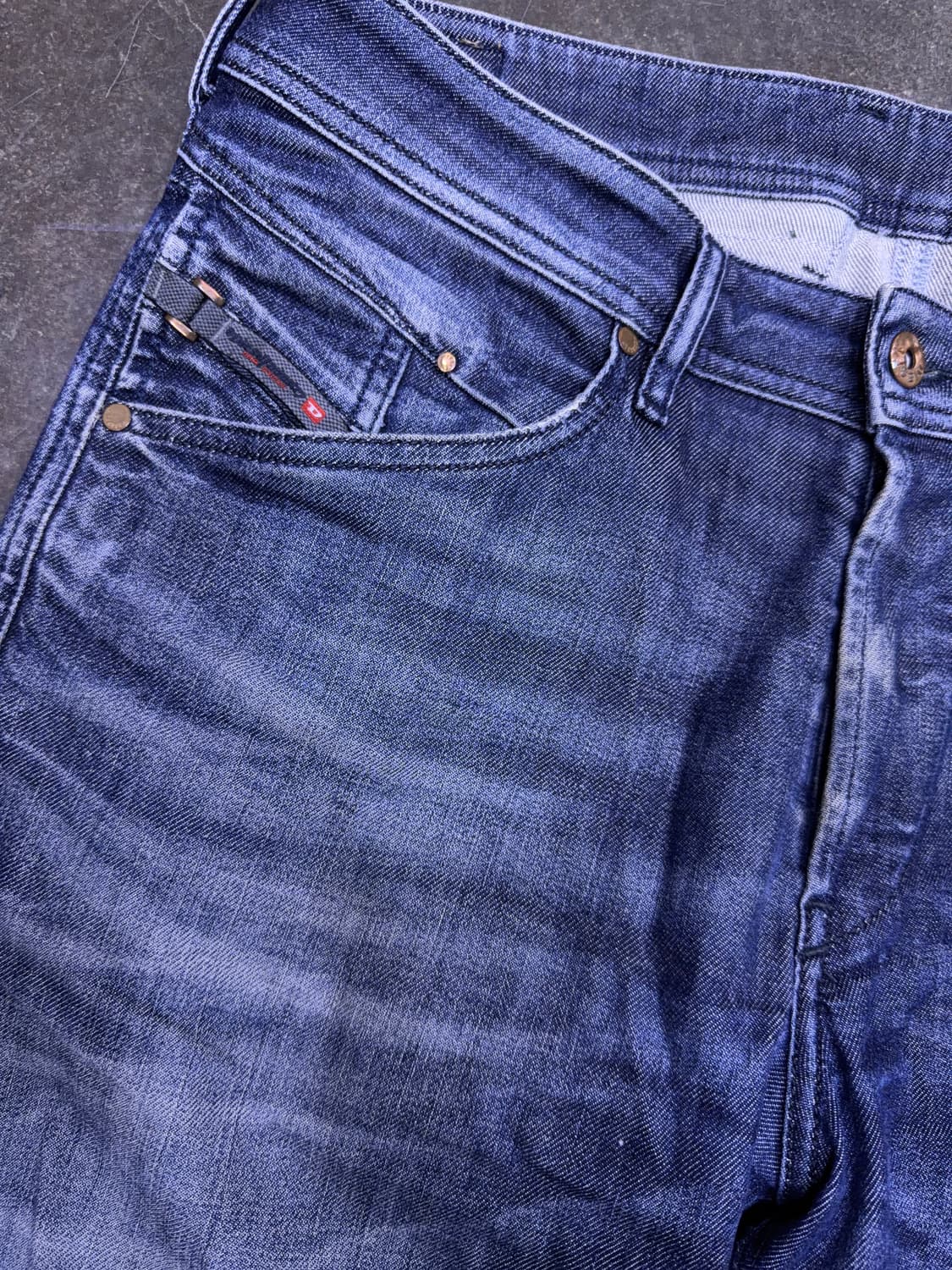 디젤 Belther 레귤러 슬림 테이퍼드핏 셀비지 데님팬츠 33 상품이미지4