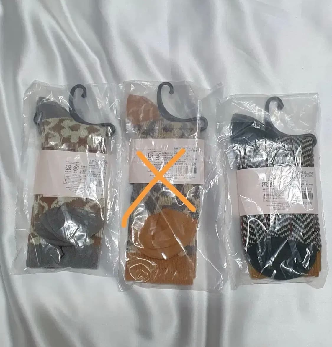 코랄베이지 그레이 브라운 물결 멀티 패턴 꽃 행성 비비안웨스트우드 양말 상품이미지2