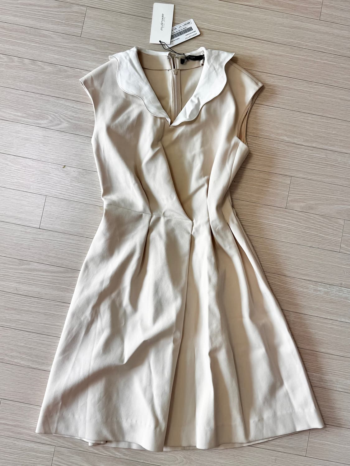 55 텍달린 새상품 질스튜어트 ㅡ 정가46만 에이라인 크림컬러 원피스 상품이미지3