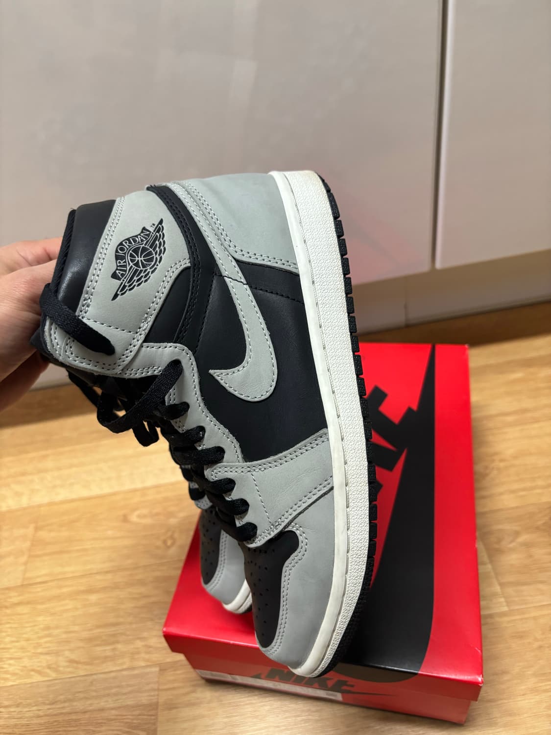 조던 1 하이 쉐도우 260 사이즈 판매합니다 상품이미지4