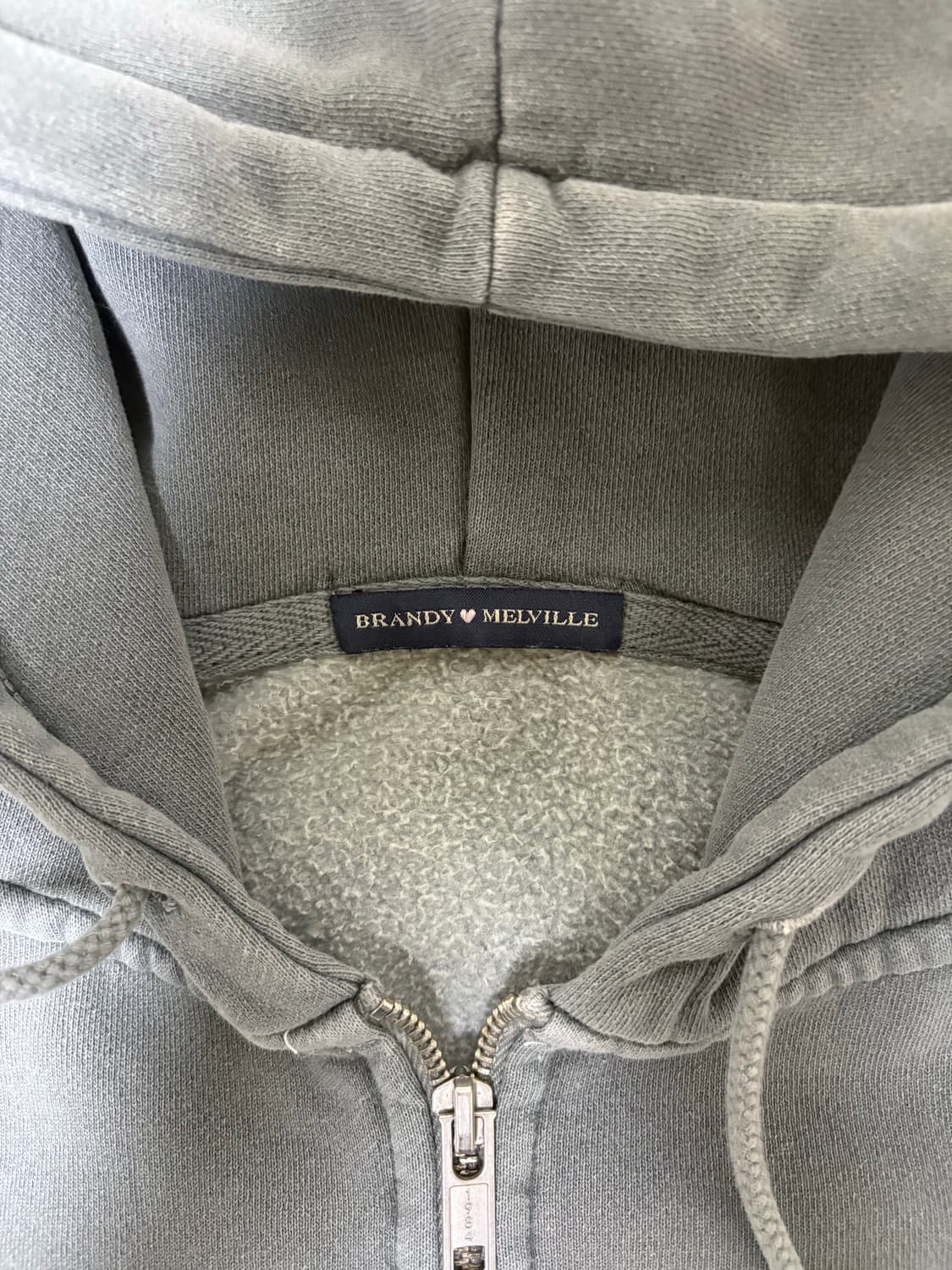 brandy melville 브랜디 멜빌 크리스피 후드집업 상품이미지4