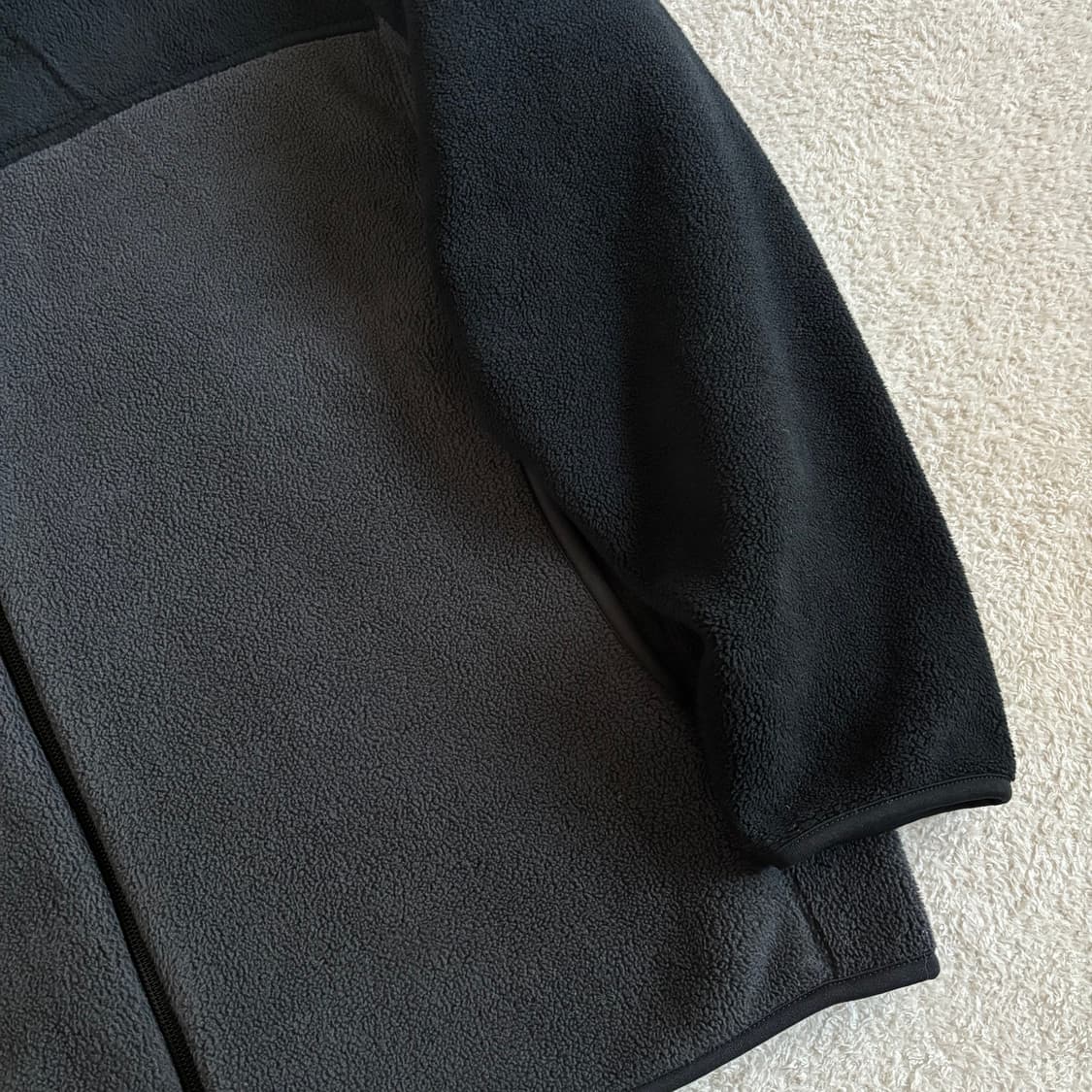 유니클로 블랙 배색 후리스 상품이미지3