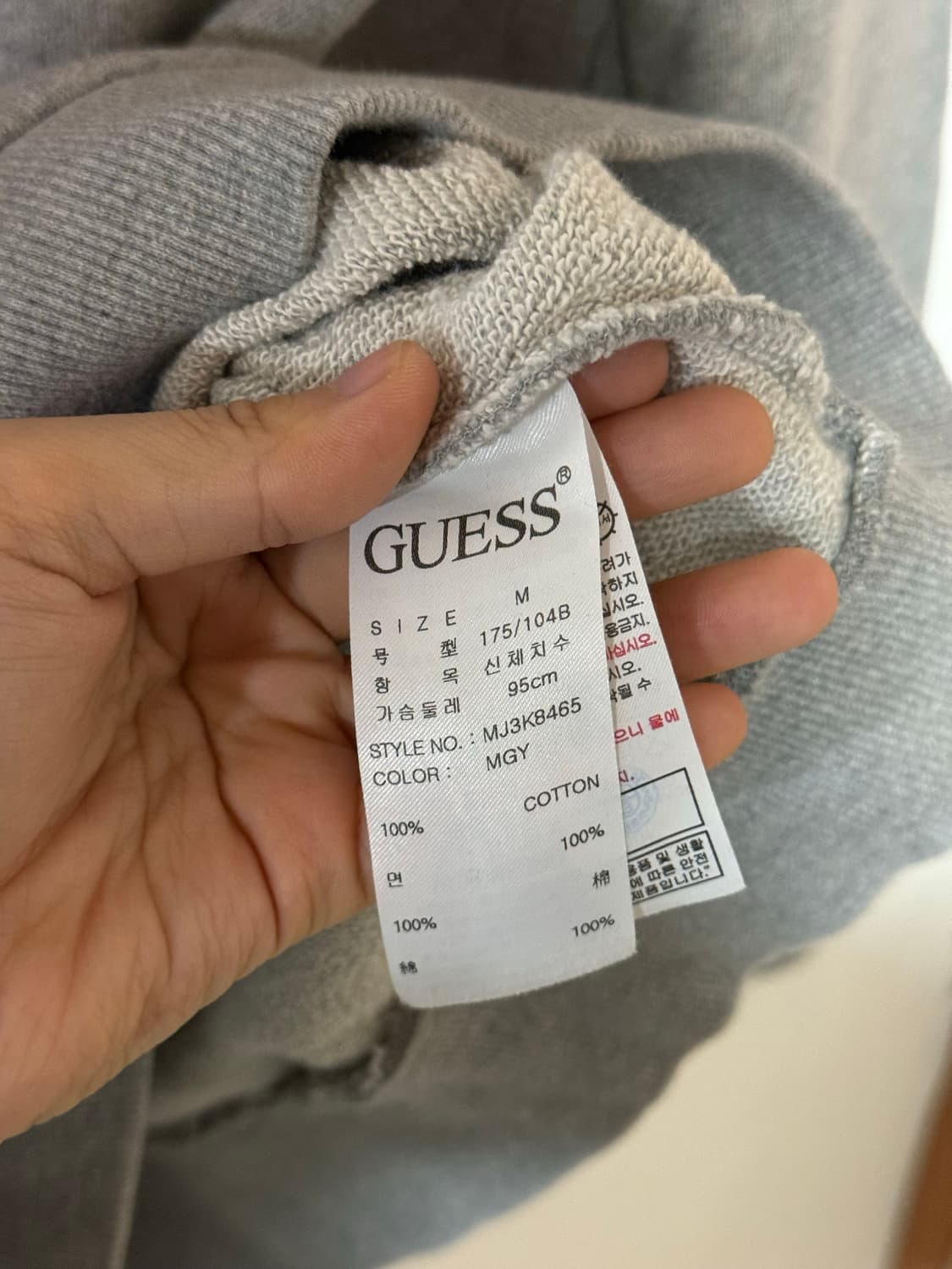 게스 GUESS 빅 트라이앵글 로고 맨투맨 (그 레이) 상품이미지5