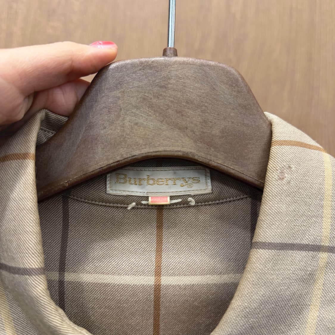 버버리 코튼 긴팔 셔츠 클래식 체크 패턴 더블 포켓 버튼 디테일 베이지 상품이미지6