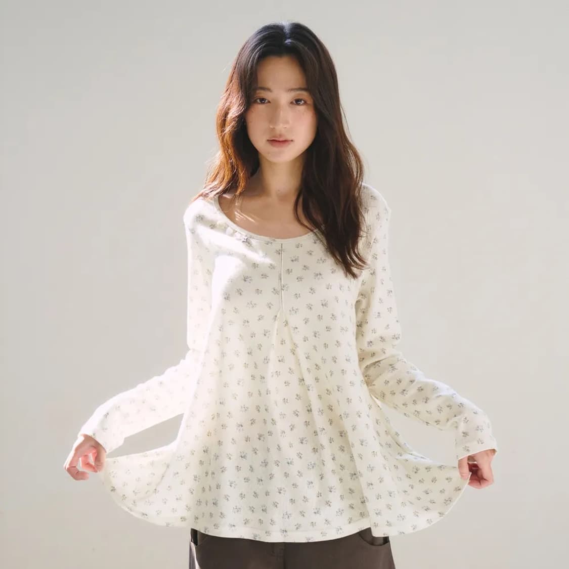 Floral Tuck Longsleeve, Cream 상품이미지2