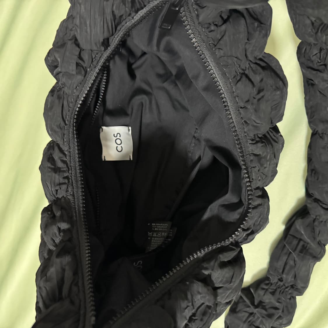 COS 코스 리플 크로스바디백 블랙 상품이미지3