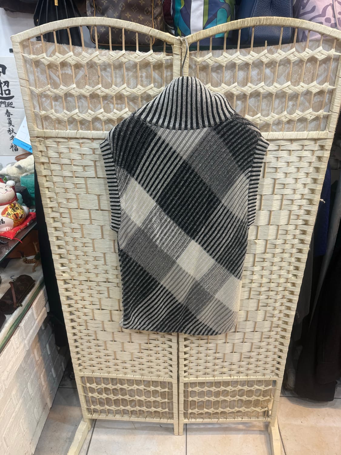 2/66-77 정품 이세이미야케 니트조끼 팝니다 상품이미지5