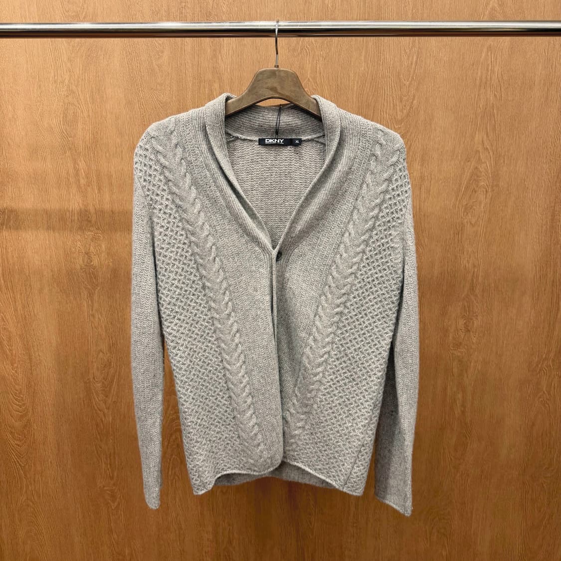 도나카란 뉴욕 긴팔 가디건 꽈배기 물결 짜임 디테일 라이트 그레이 상품이미지2