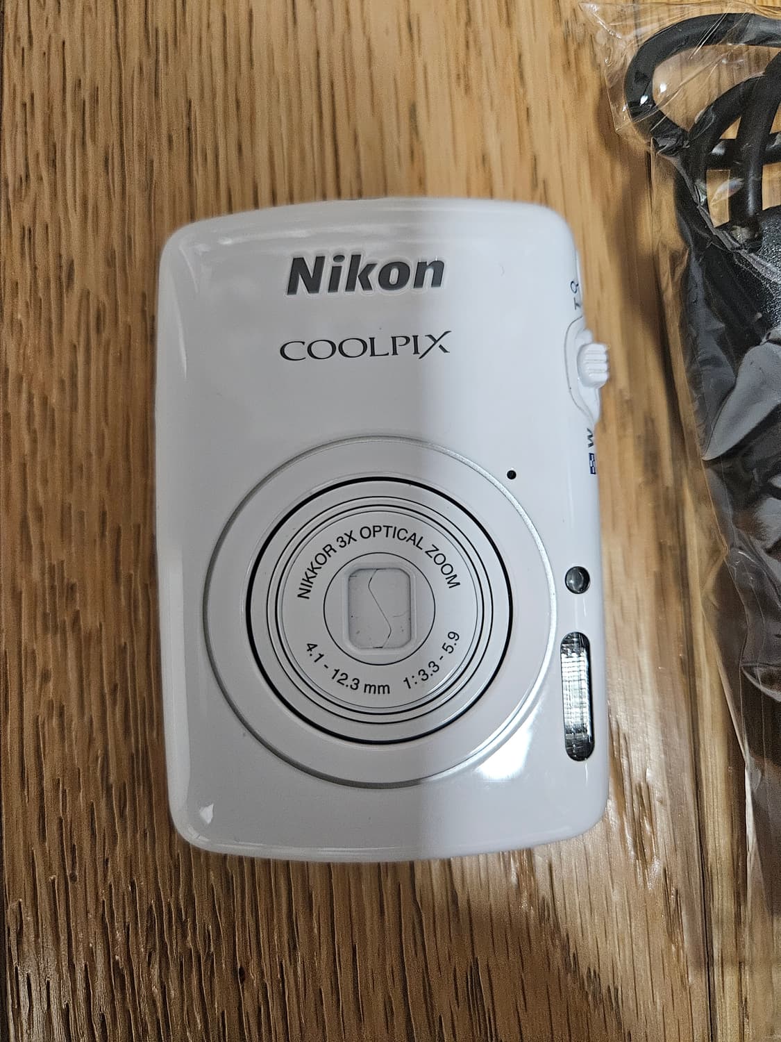 니콘 쿨픽스 s01 화이트(희귀) 팝니다 상품이미지1