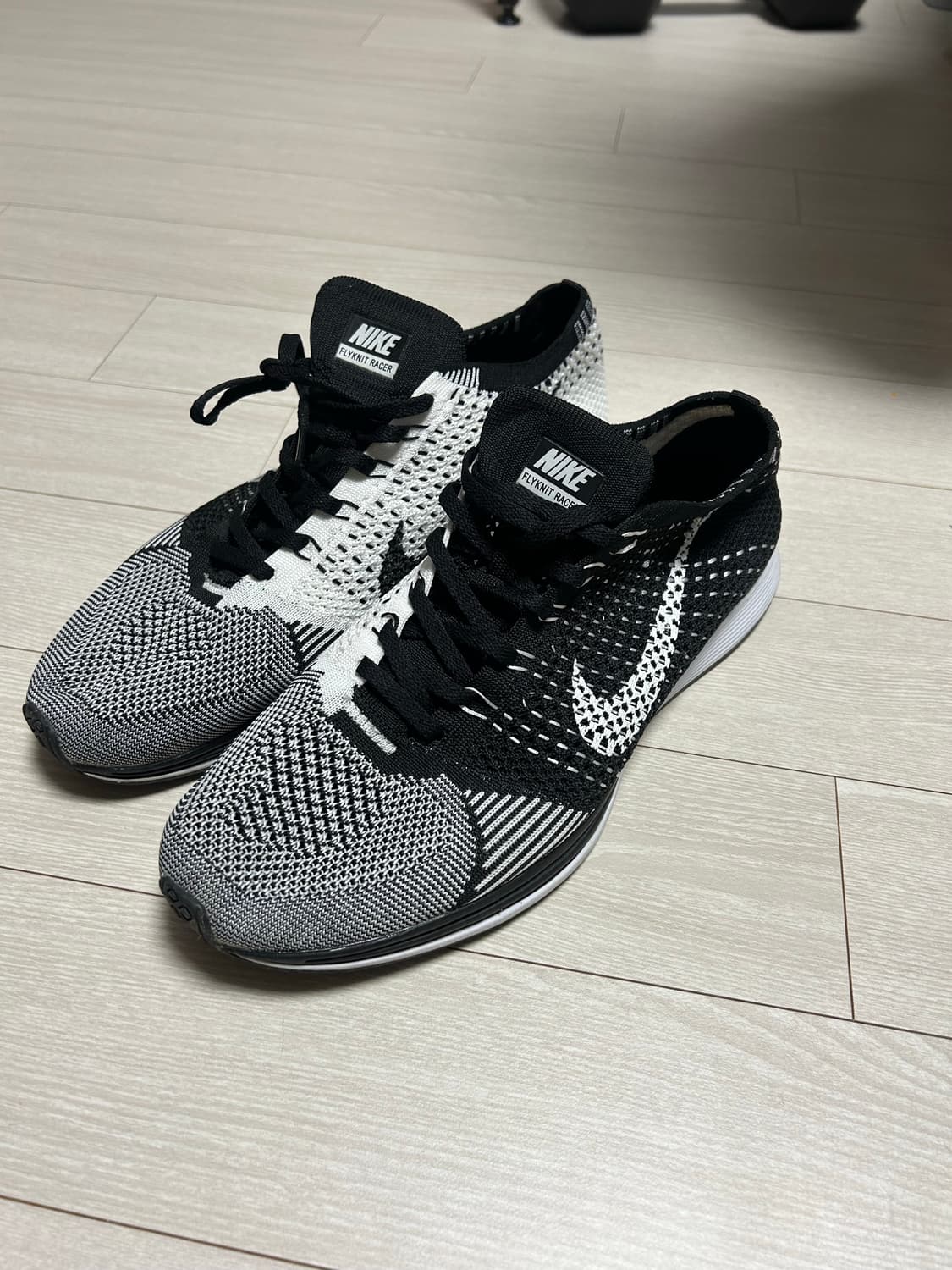 나이키 플라이니트 레이서 280사이즈 팜 상품이미지1