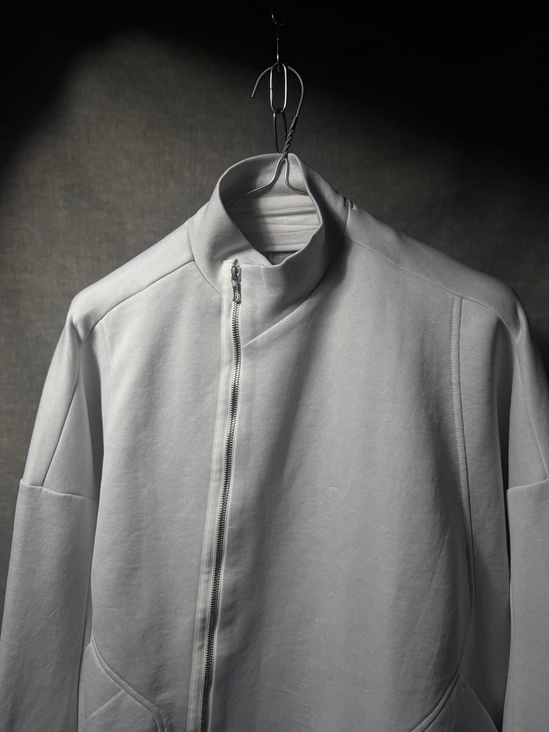 JULIUS Sample Asymmetrical Zip High Neck 상품이미지5