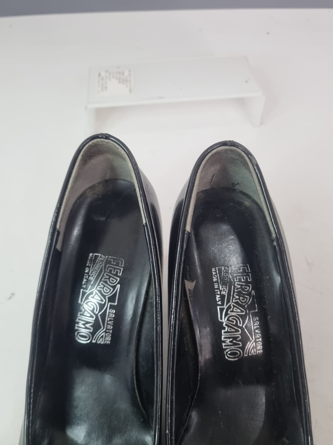 페라가모 37 에나멜 스틸힐 상품이미지5