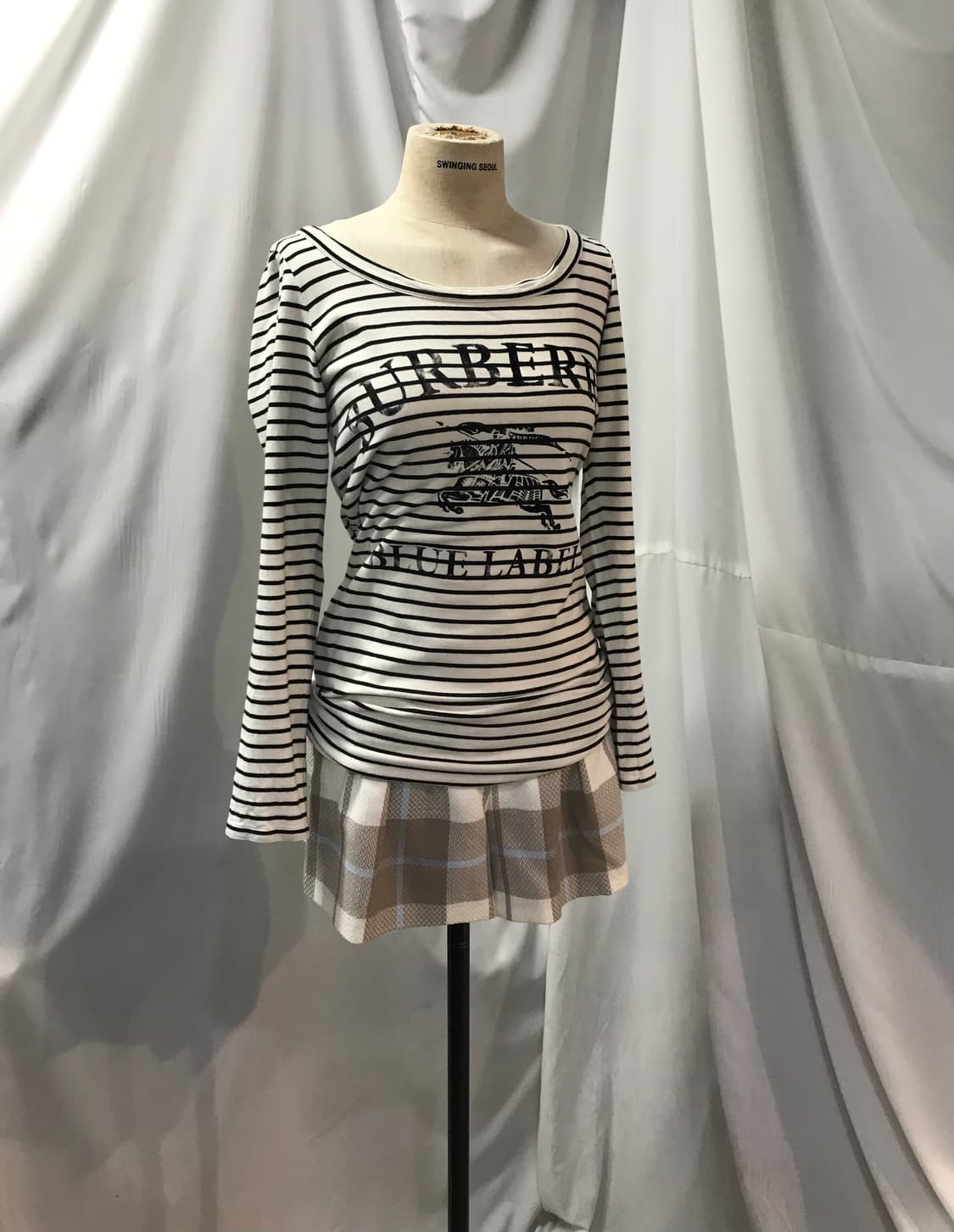 버버리 스트라이프 롱슬리브 상품이미지1