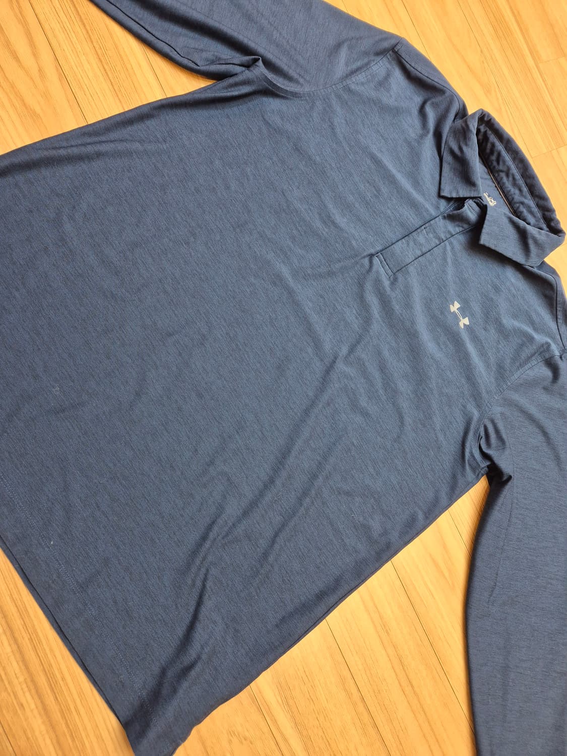 언더아머 남성 긴팔 셔츠 XL 사이즈입니다. 재질은 폴리에스터 88%와  상품이미지1