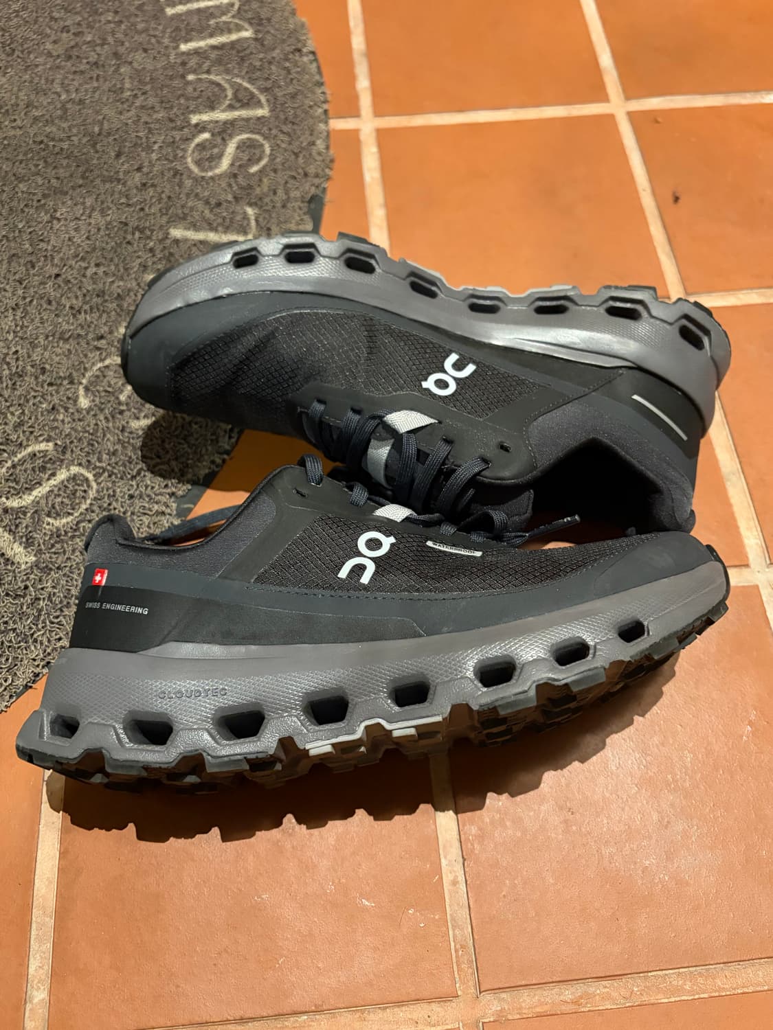 온 러닝 클라우드비스타 2 워터프루프 블랙 이클립스 상품이미지4