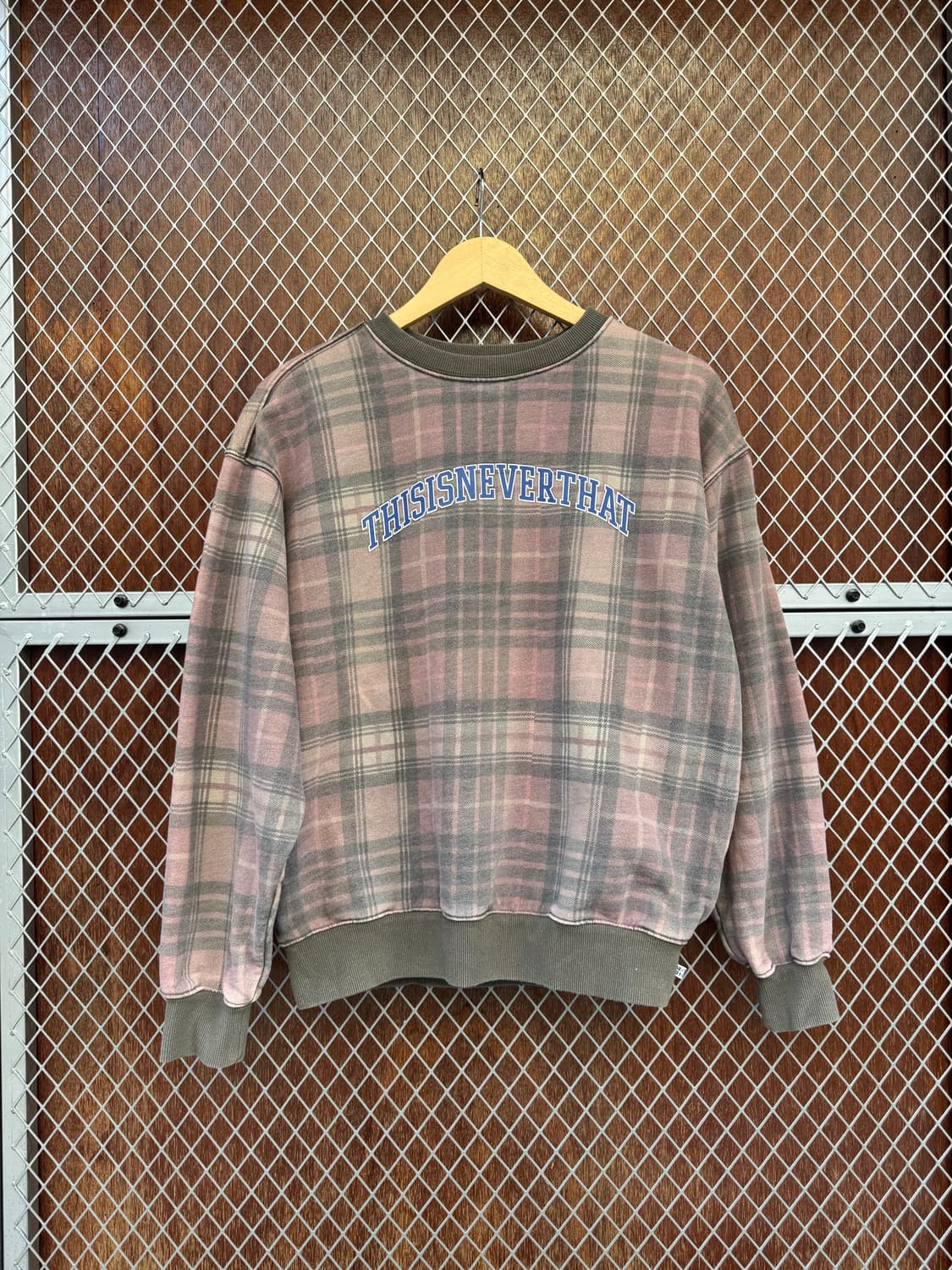 디스이즈네버댓 아치로고 핑크 체크 기모 맨투맨 스웻셔츠 S 상품이미지1
