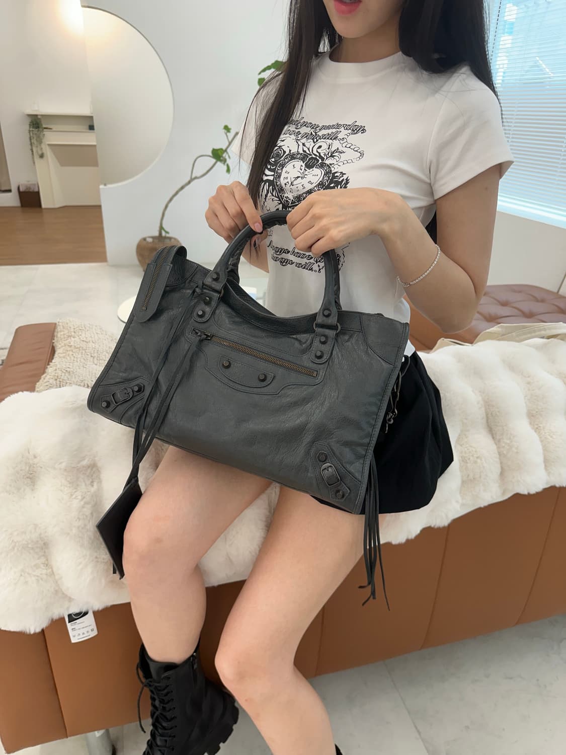 [A 정품] 발렌시아가 시티 모터백 미디움 다크그레이 상품이미지8