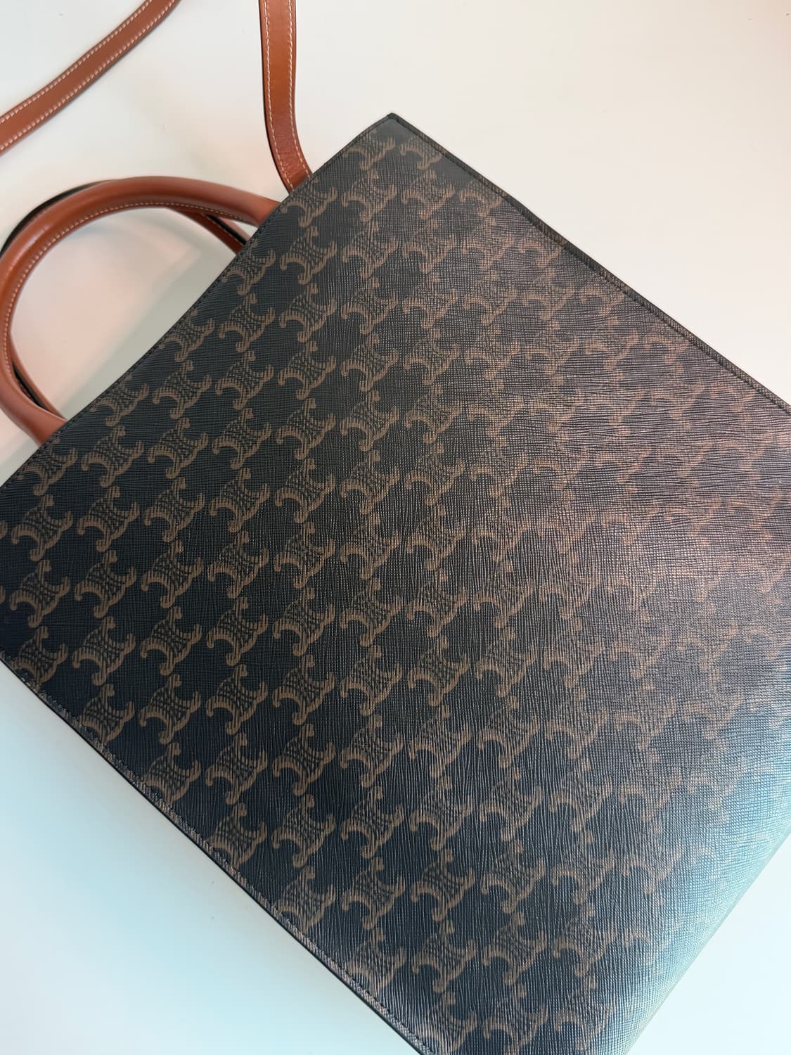 셀린느 트리오페 캔버스 토트백 탄 상품이미지2