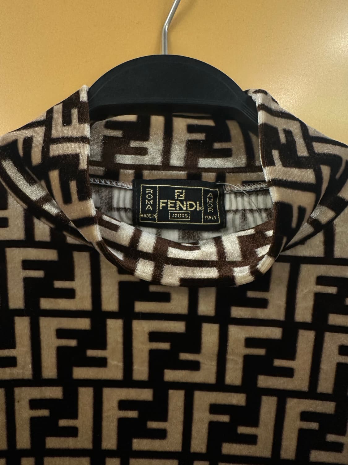 FENDI 펜디 벨벳 롱슬리브 상품이미지2