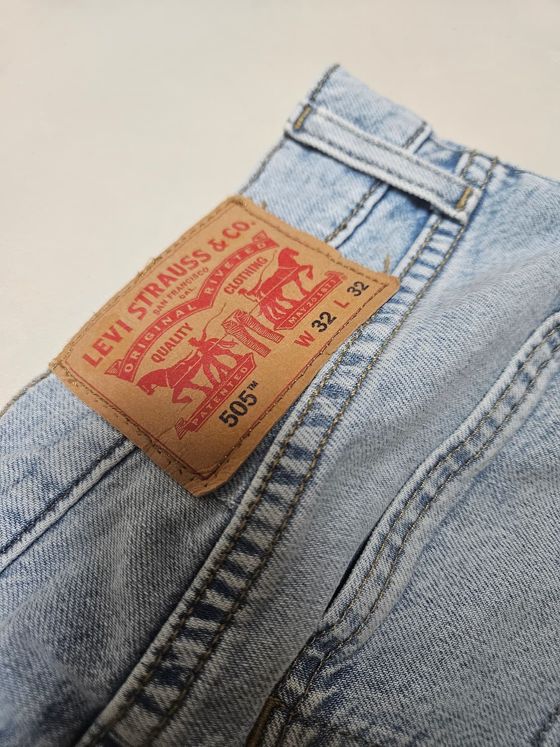 리바이스 505 연청 데님 팬츠 32x32 / 스트레이트핏 / 상태좋음 상품이미지3