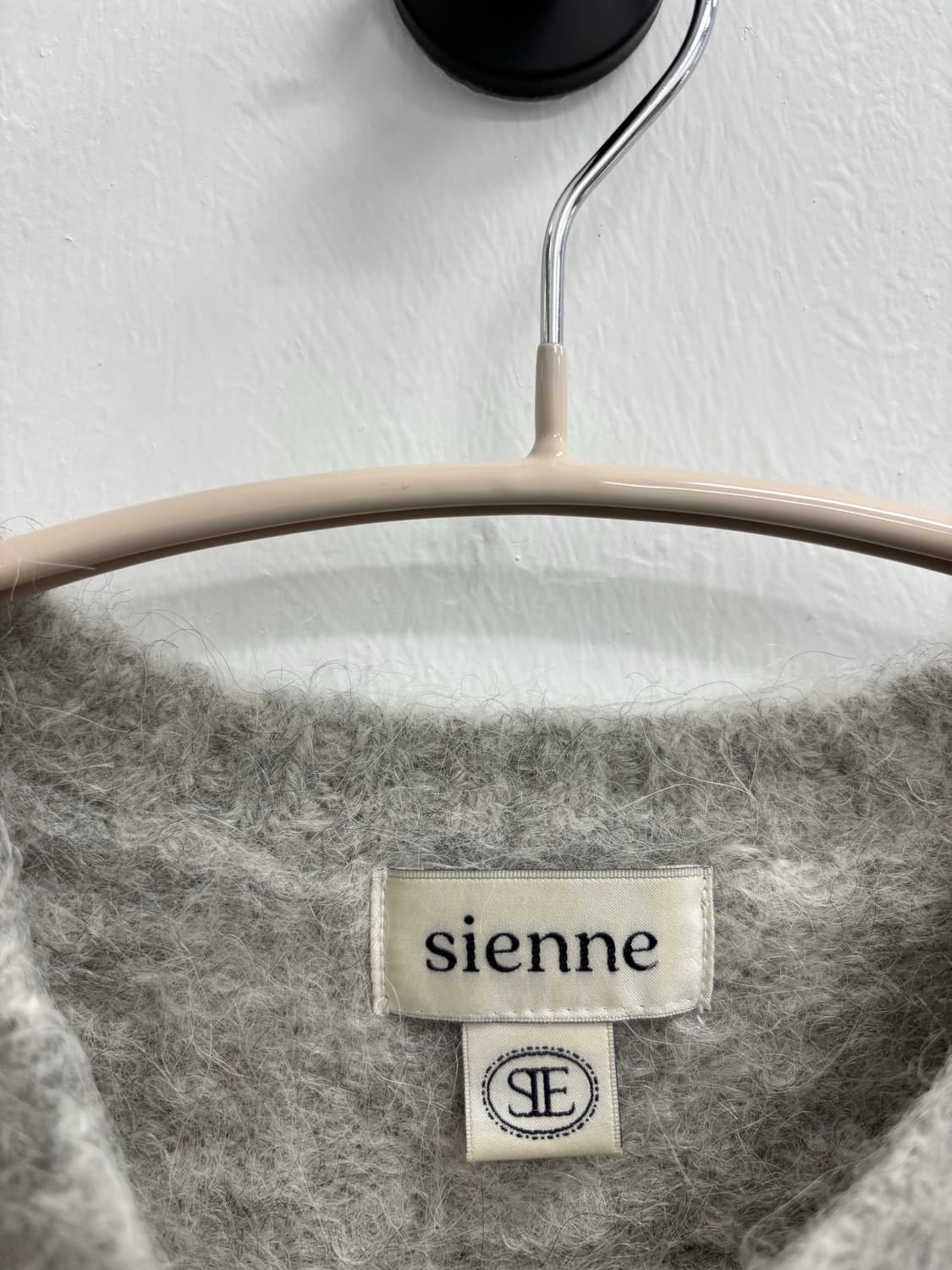 sienne(시엔느) 프리미엄 알파카 블렌드 크루넥 니트 상품이미지3