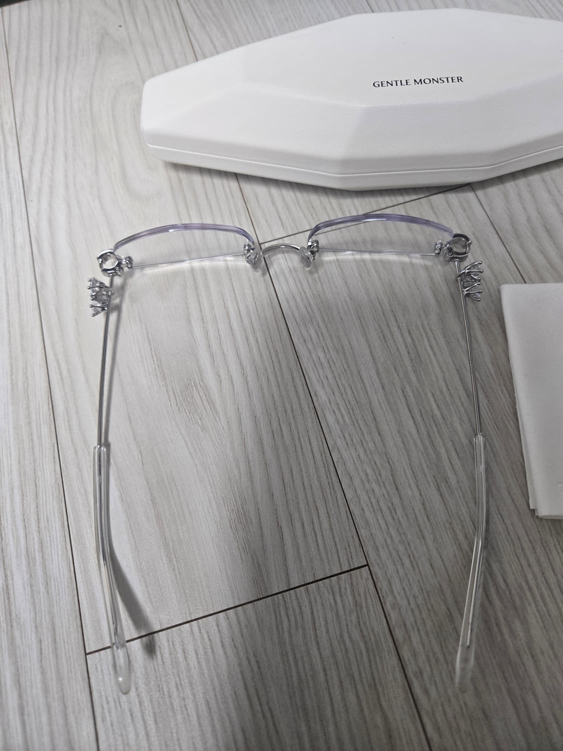 젠틀몬스터 글리츠02 안경  상품이미지7