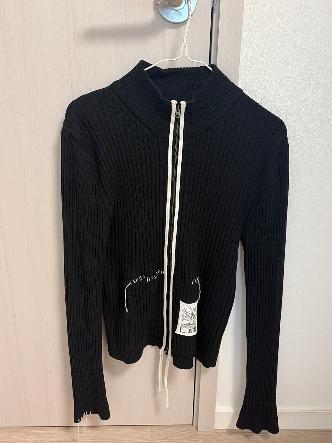 마뗑킴 HANDCRAFT SLIM FIT CARDIGAN IN BLACK 상품이미지2