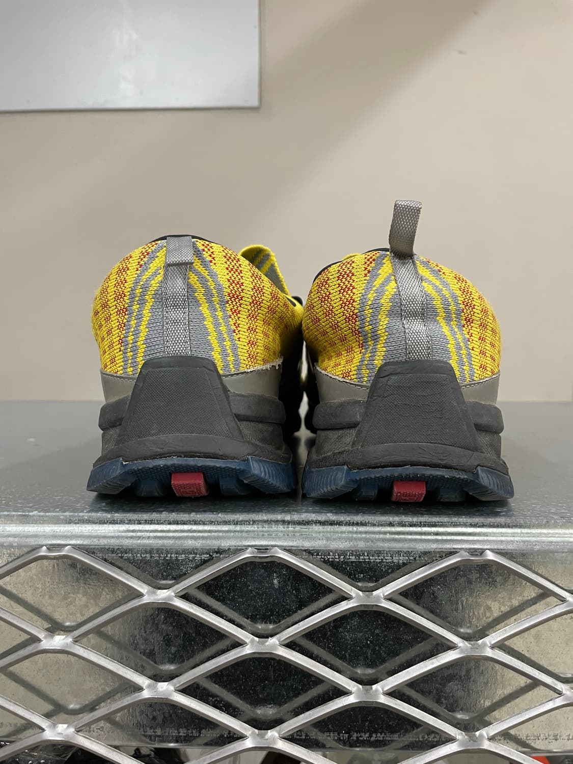 프라다 크로스섹션 스니커즈 옐로우 8 상품이미지3