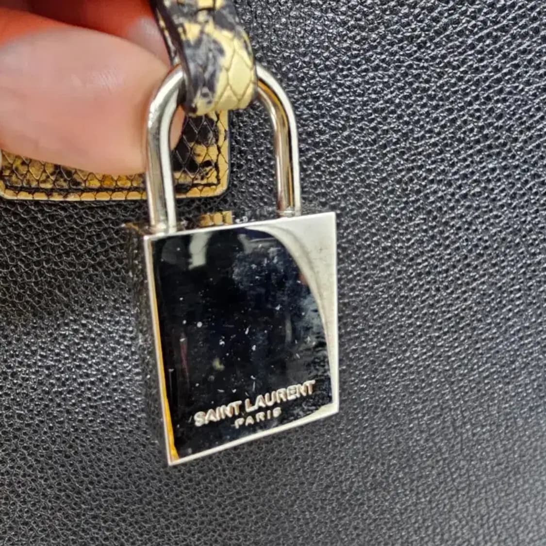 생로랑 세인트로랑 블랙 뱀피 핸드백 상품이미지6