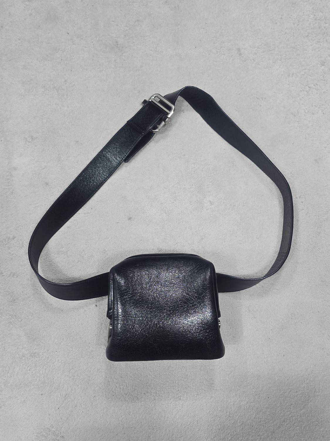 OSOI 오소이 레더 미니 바디백 상품이미지2