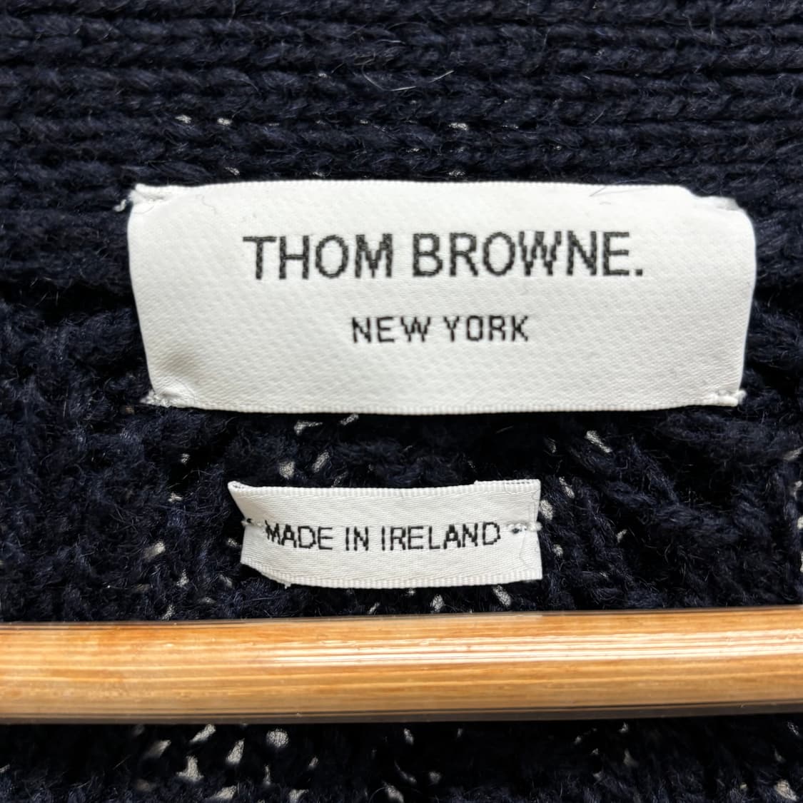 [2]톰브라운 사선완장 아란케이블 가디건 상품이미지3