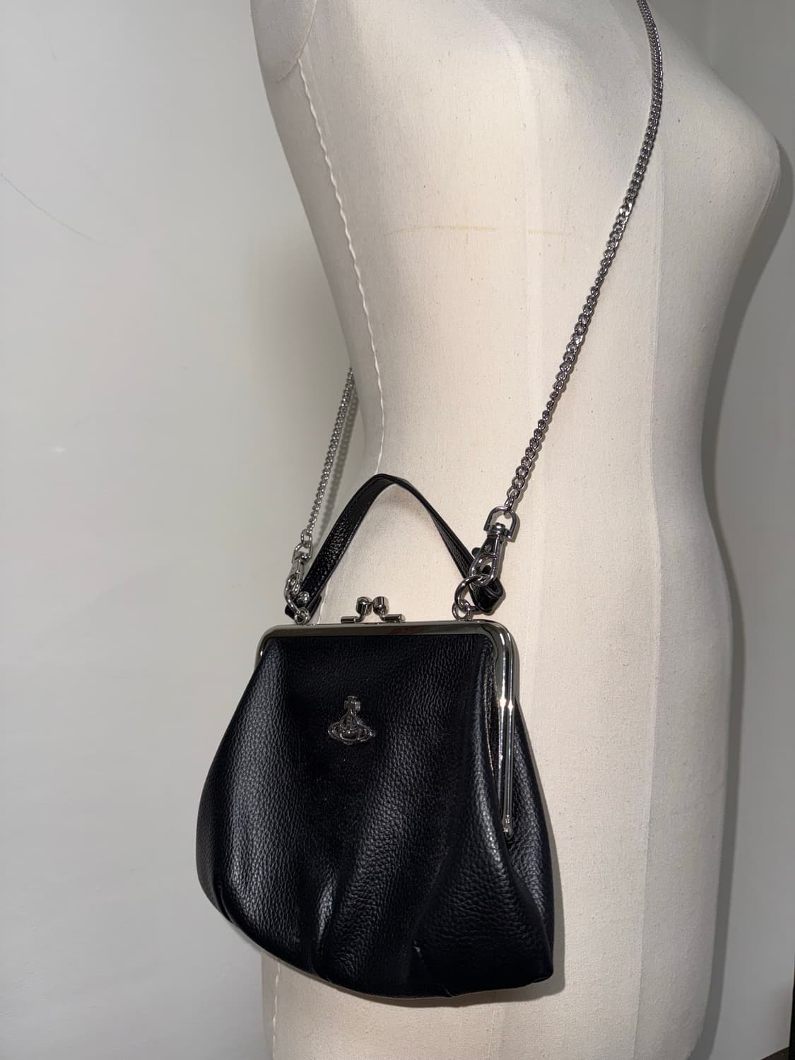 비비안웨스트우드 그레니 프레임 펄스백 상품이미지1