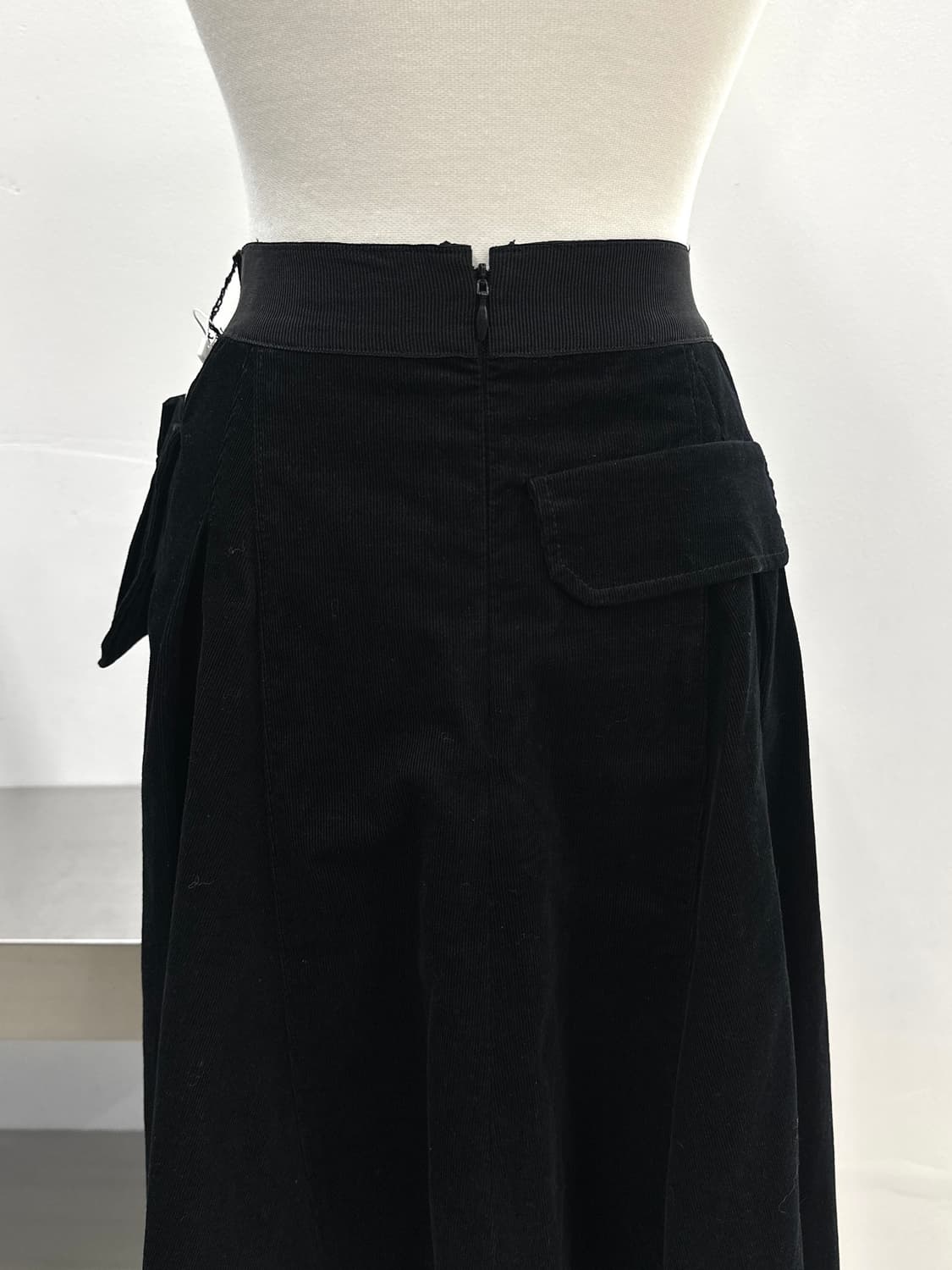 타임 블랙 코듀로이 포켓 롱 스커트  상품이미지3