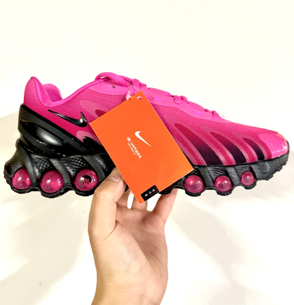 (245,250,255)(새상품)나이키 에어맥스 Dn8 하이퍼 핑크 블랙 상품이미지2