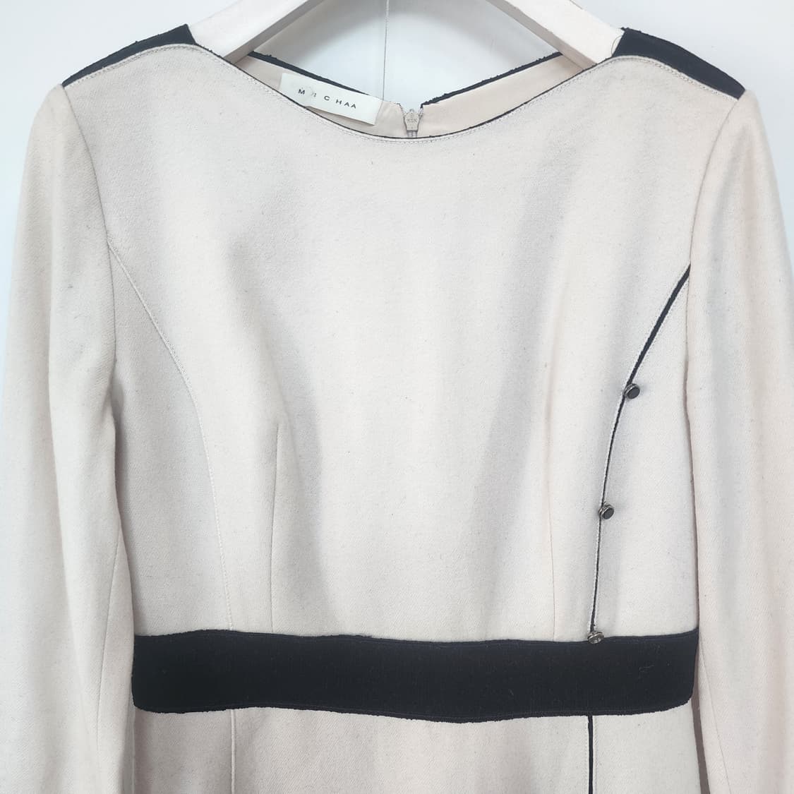 미샤 하객룩 원피스 아이보리 블랙 배색 상품이미지2