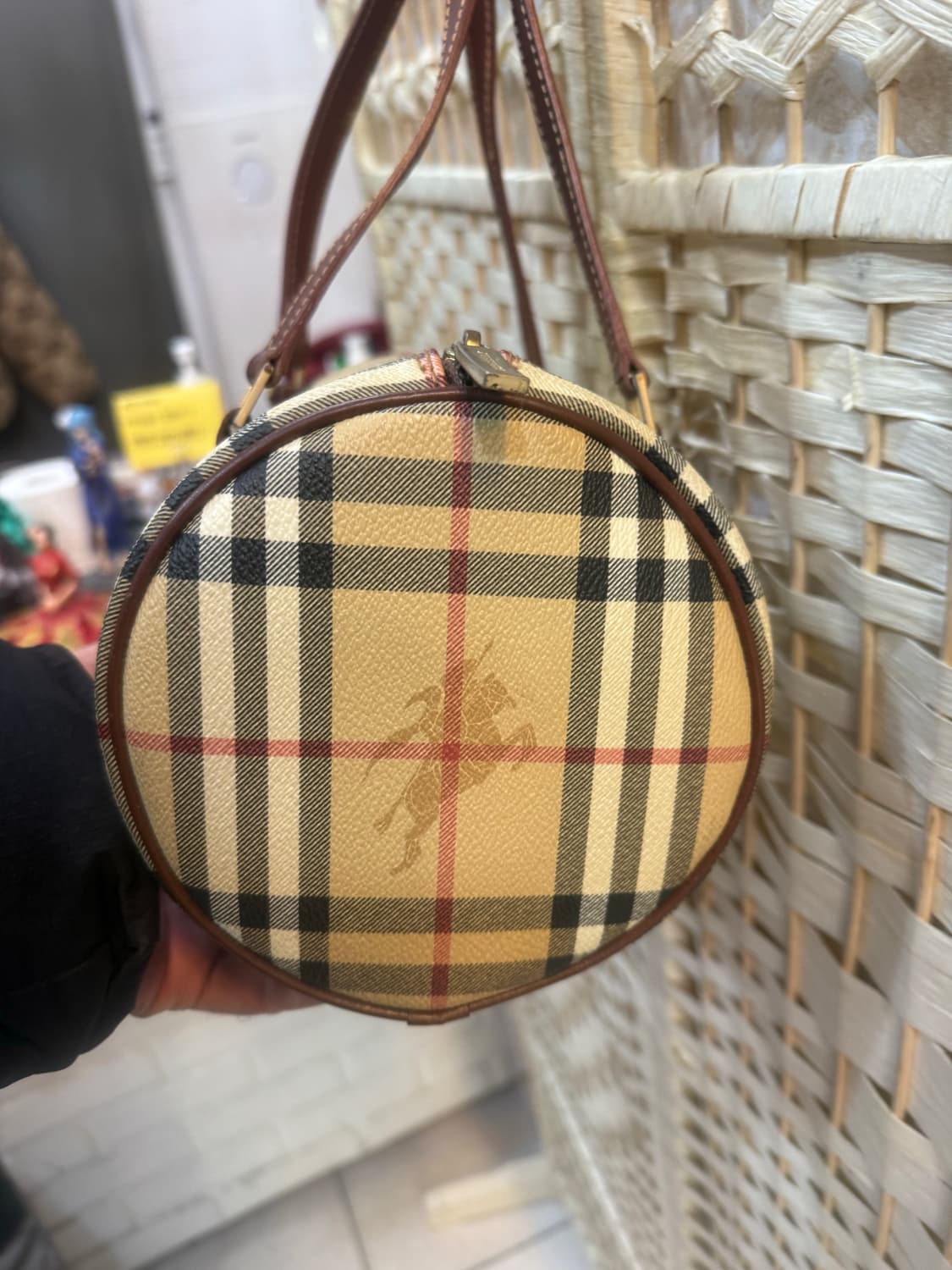 정품 버버리 노바체크 원통백 팝니다 상품이미지3