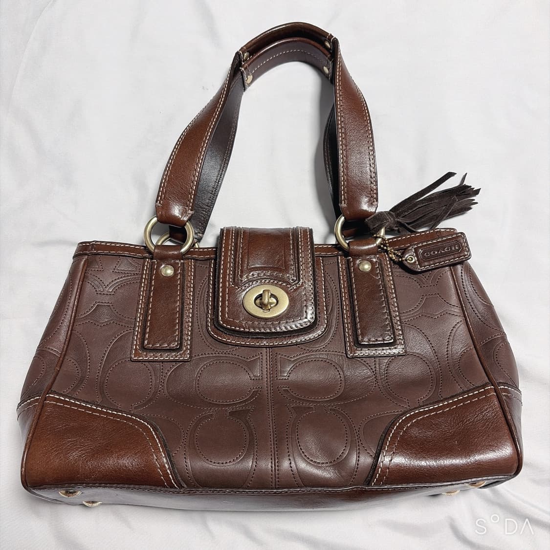 코치 시그니처 턴락 브라운 숄더백 상품이미지1