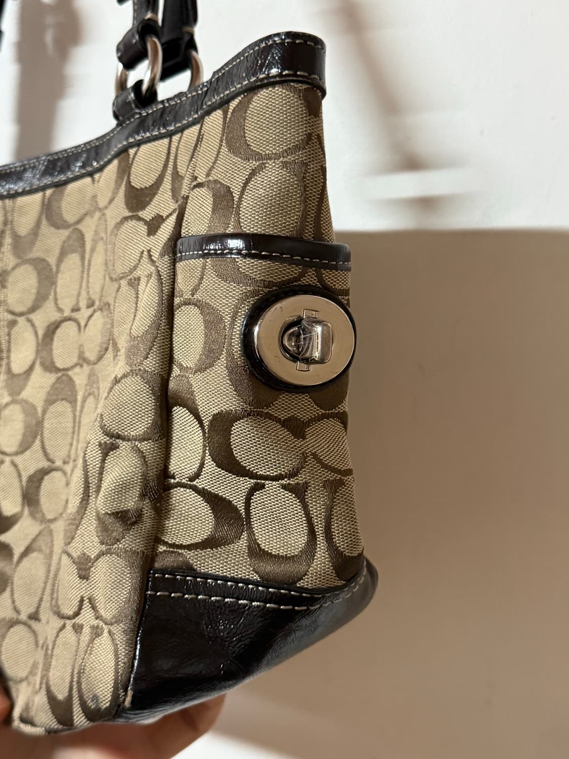 코치 시그니처 숄더백 브라운 숄더백 토트백 상품이미지4